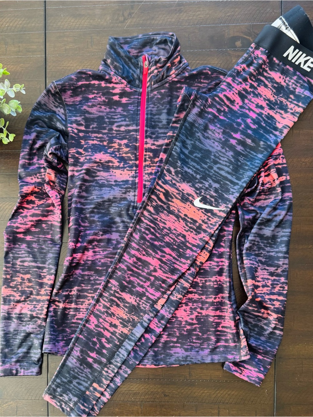 Women’s Nike Pro Matching Activewear Set Pink & Purple Abstract Size XS